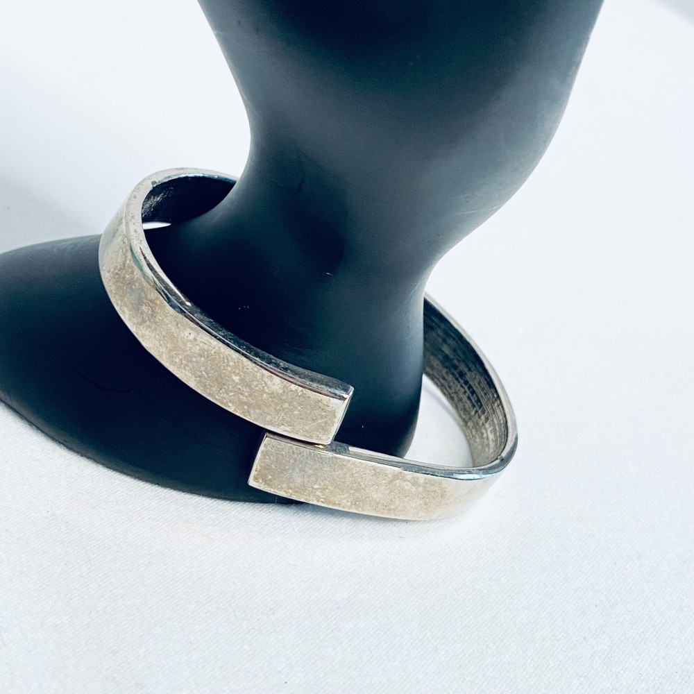 💎Silver Tone Hinged Bangle Cuff Bracelet Minimalist Sleek Modern